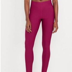 NWOT!  Old Navy Extra High-Waisted  7/8 Leggings.  Size MP